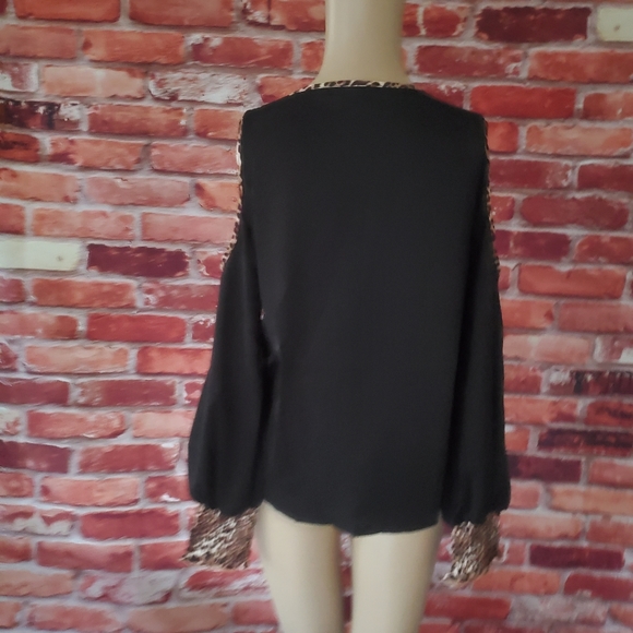 Black Leopard Print Cold Shoulder Blouse S NWOT - Picture 8 of 8